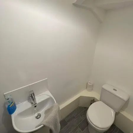 2 Laurel Court 울버스톤